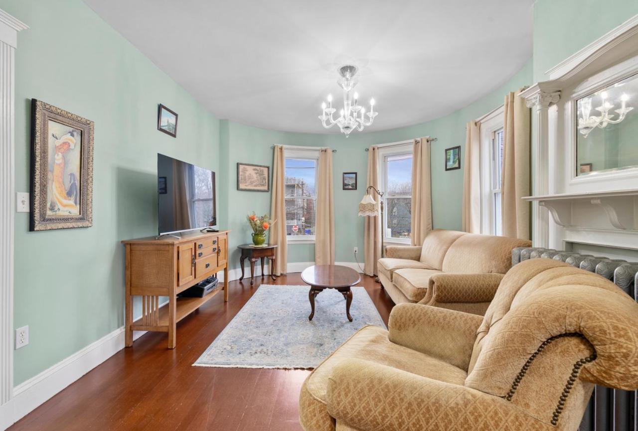 Bright & Spacious 2Br Apartment, Mins From Downtown Boston, Parking Exterior photo