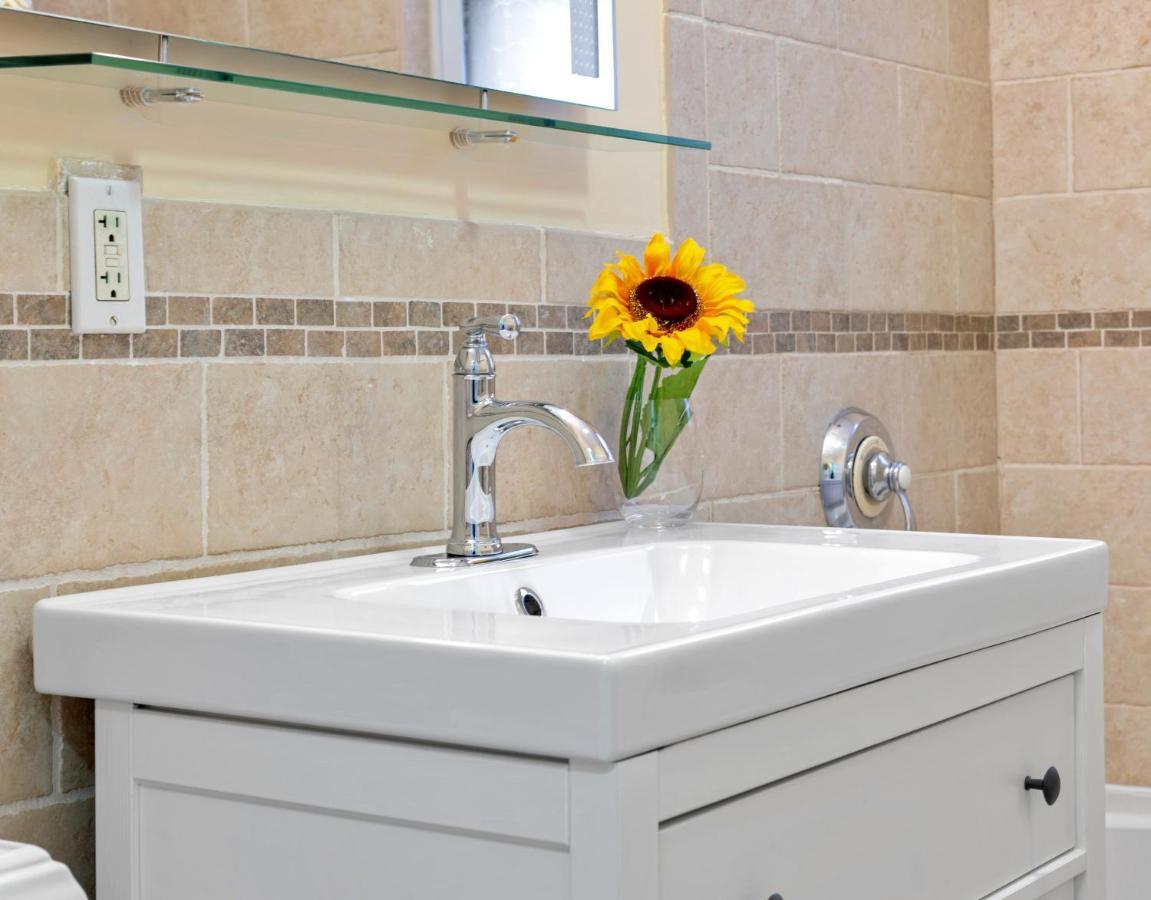 Bright & Spacious 2Br Apartment, Mins From Downtown Boston, Parking Exterior photo