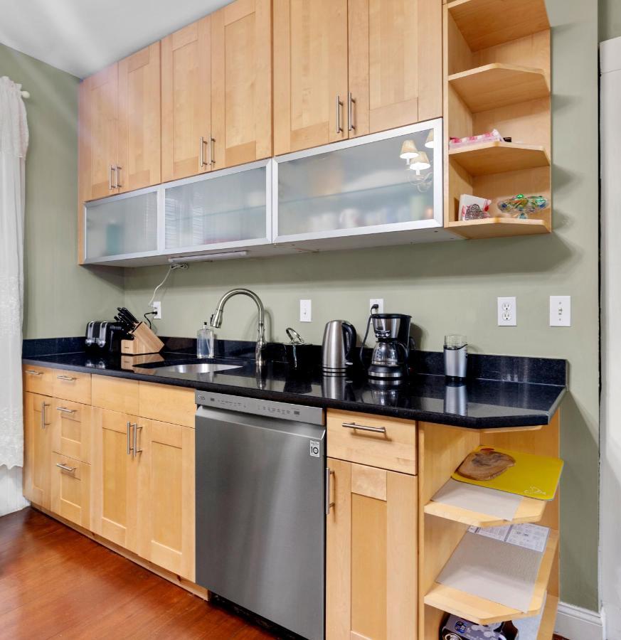 Bright & Spacious 2Br Apartment, Mins From Downtown Boston, Parking Exterior photo