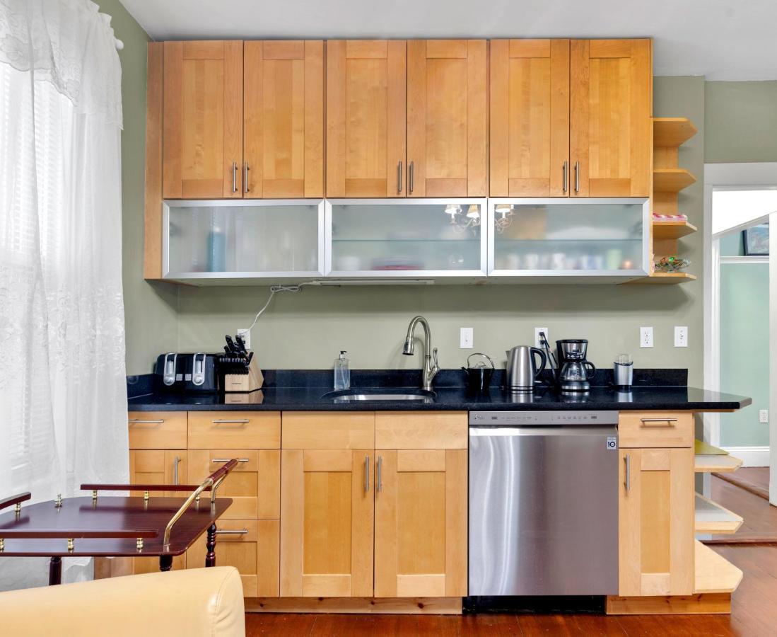 Bright & Spacious 2Br Apartment, Mins From Downtown Boston, Parking Exterior photo