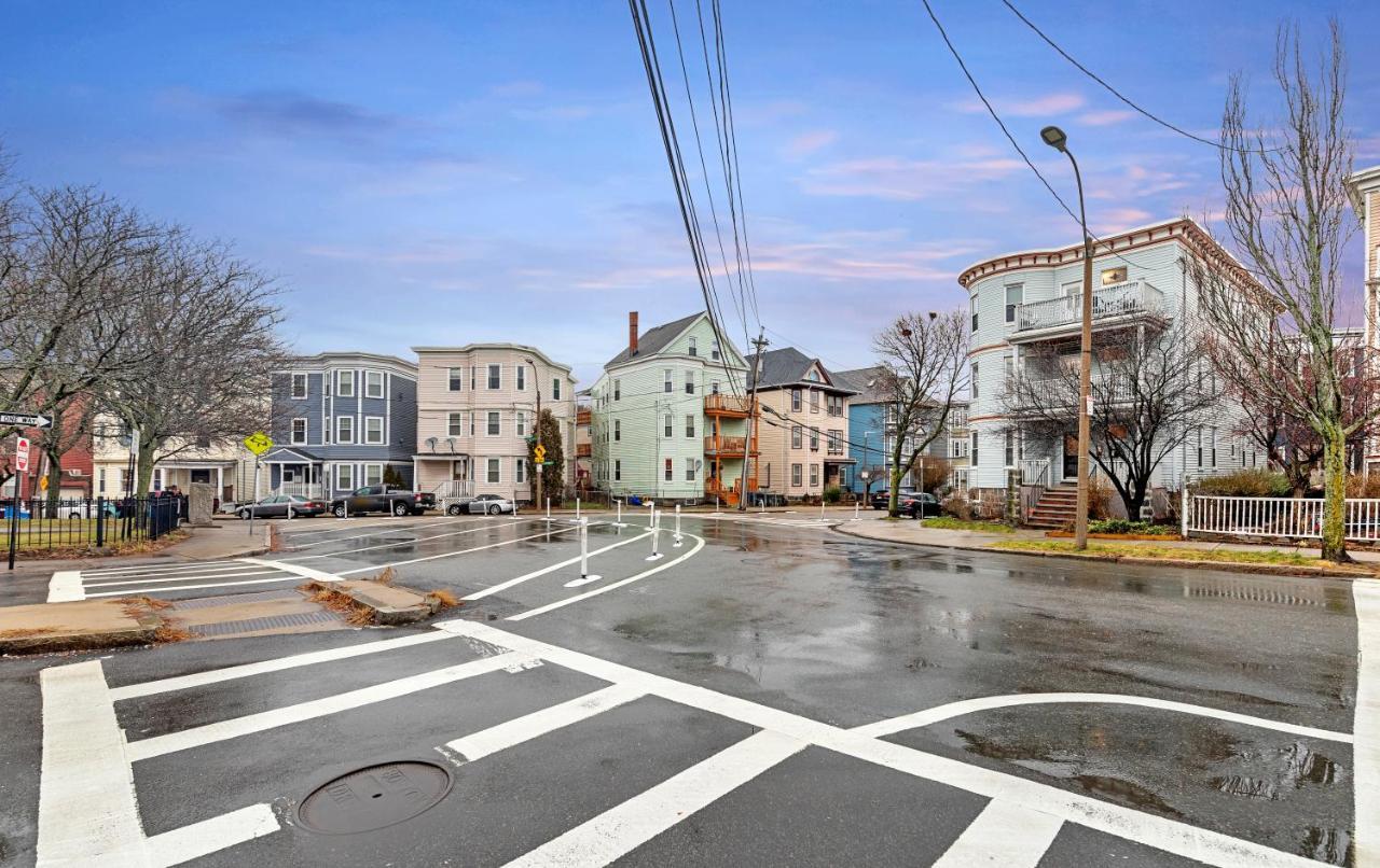 Bright & Spacious 2Br Apartment, Mins From Downtown Boston, Parking Exterior photo