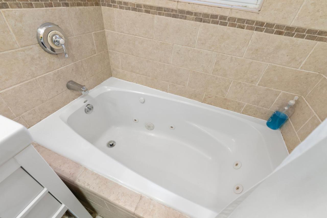 Bright & Spacious 2Br Apartment, Mins From Downtown Boston, Parking Exterior photo