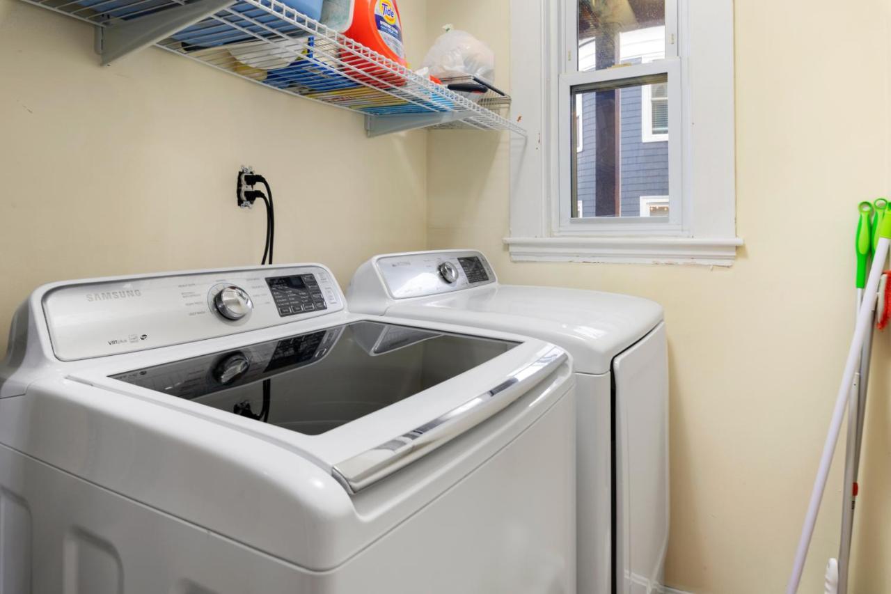 Bright & Spacious 2Br Apartment, Mins From Downtown Boston, Parking Exterior photo
