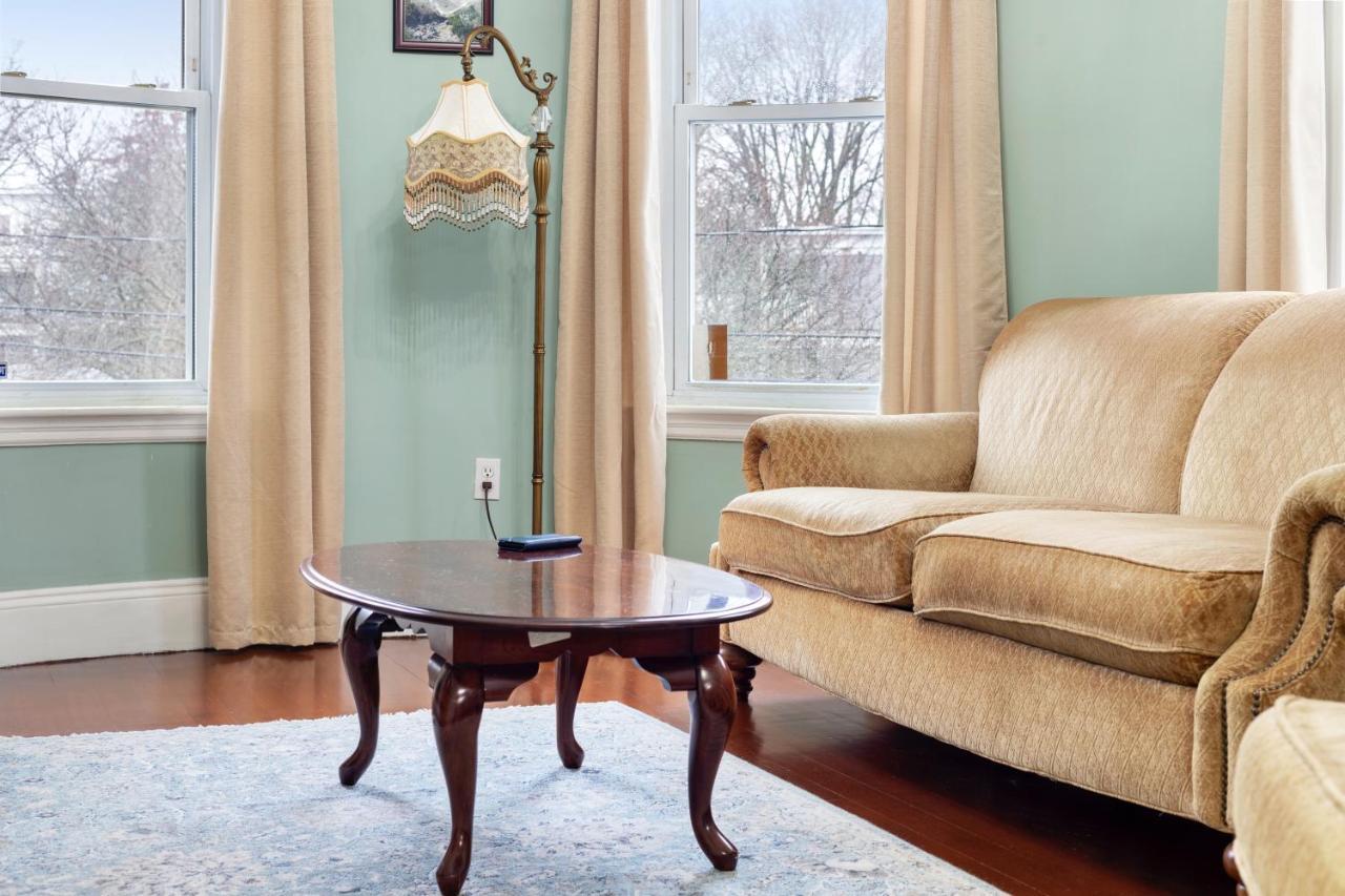 Bright & Spacious 2Br Apartment, Mins From Downtown Boston, Parking Exterior photo