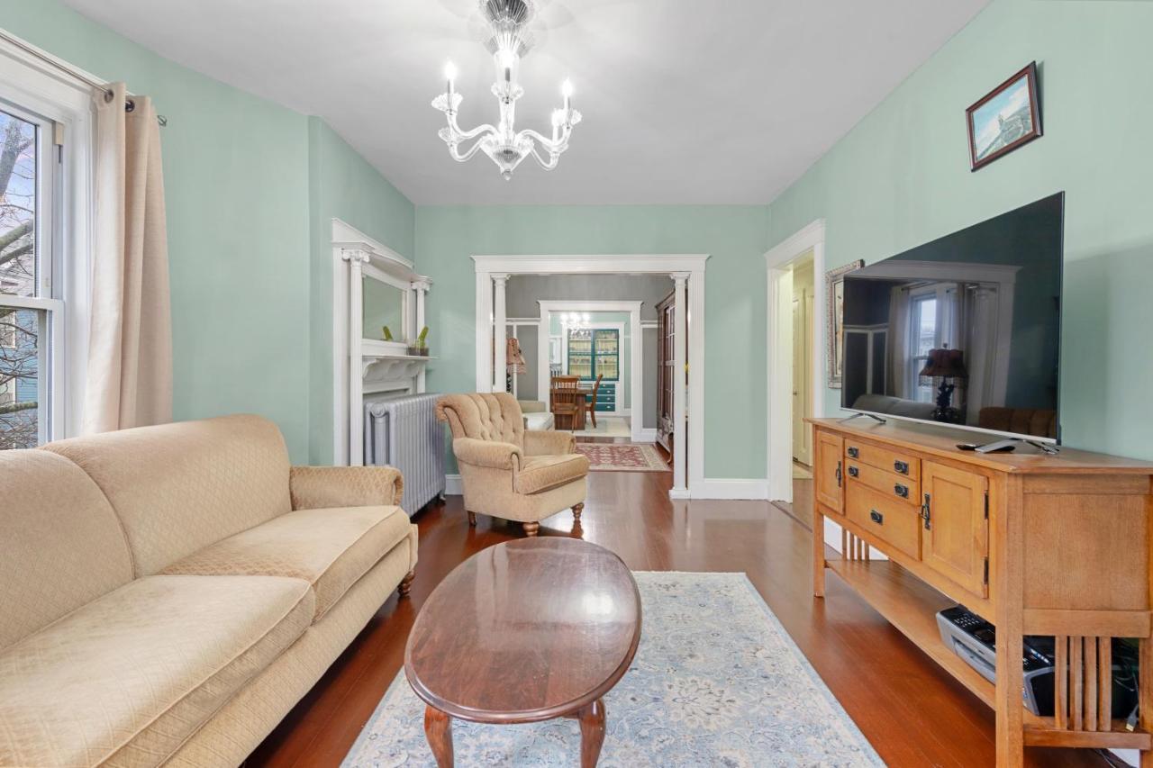 Bright & Spacious 2Br Apartment, Mins From Downtown Boston, Parking Exterior photo
