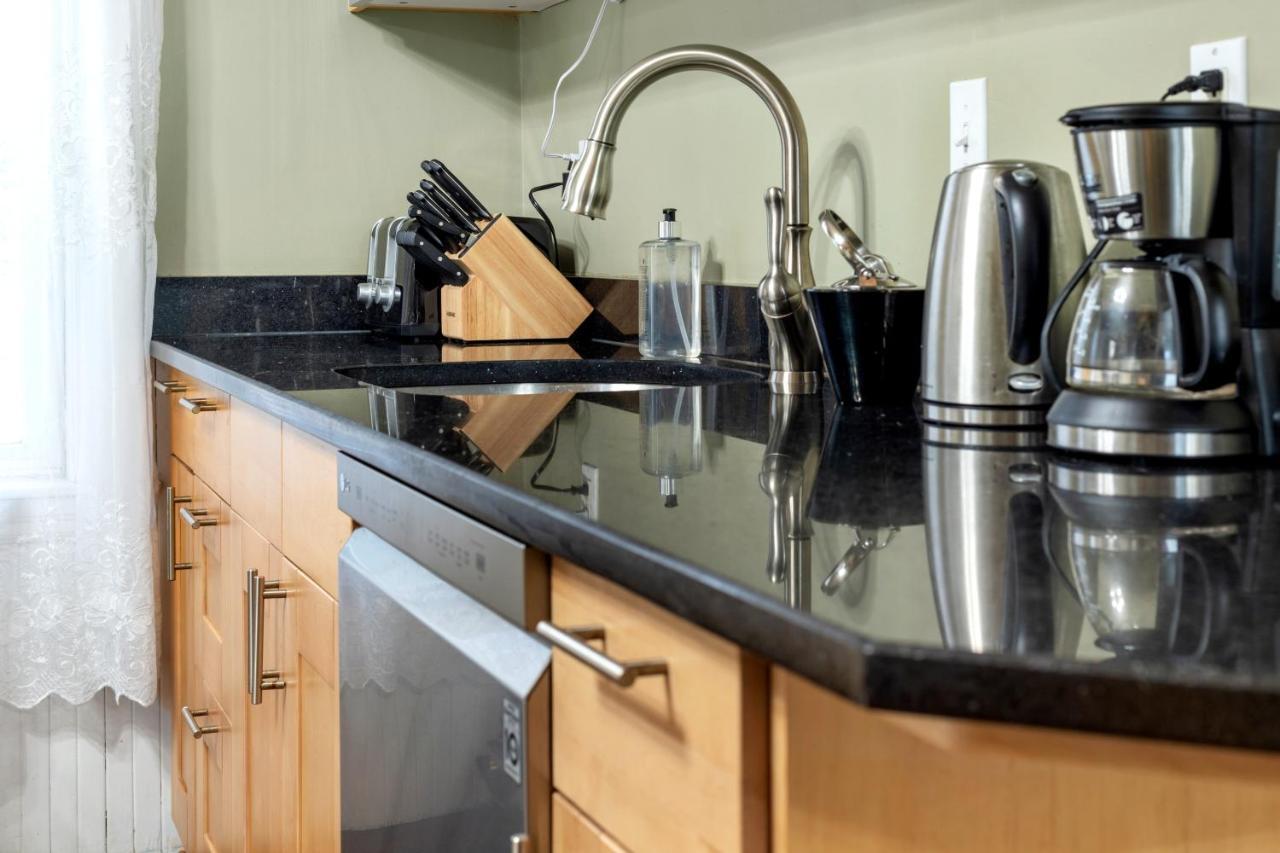 Bright & Spacious 2Br Apartment, Mins From Downtown Boston, Parking Exterior photo